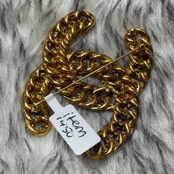 CHANEL Gold Chain CC Brooch - Picture 2 of 2
